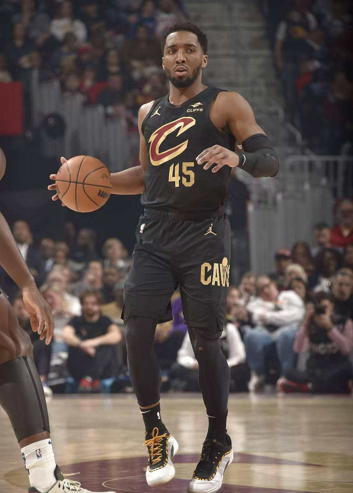 米切尔在训练中表现出色，展现出潜力和实力(米切尔在训练中表现出色,展现出潜力和实力的英文)