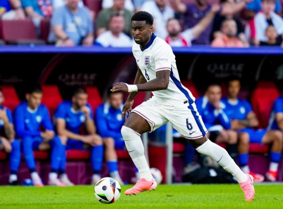 英格兰队力挫欧洲强敌，夺冠在望(英格兰队史首次赢下欧洲杯首场比赛)