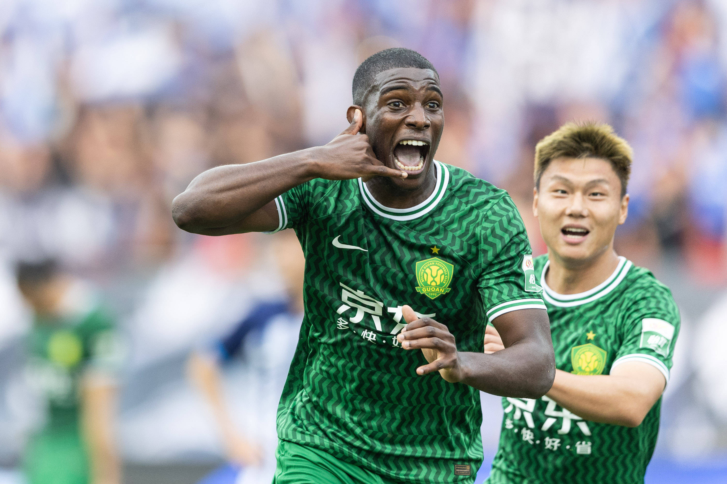 国安遭遇建业，主场球迷助力全力冲刺的简单介绍