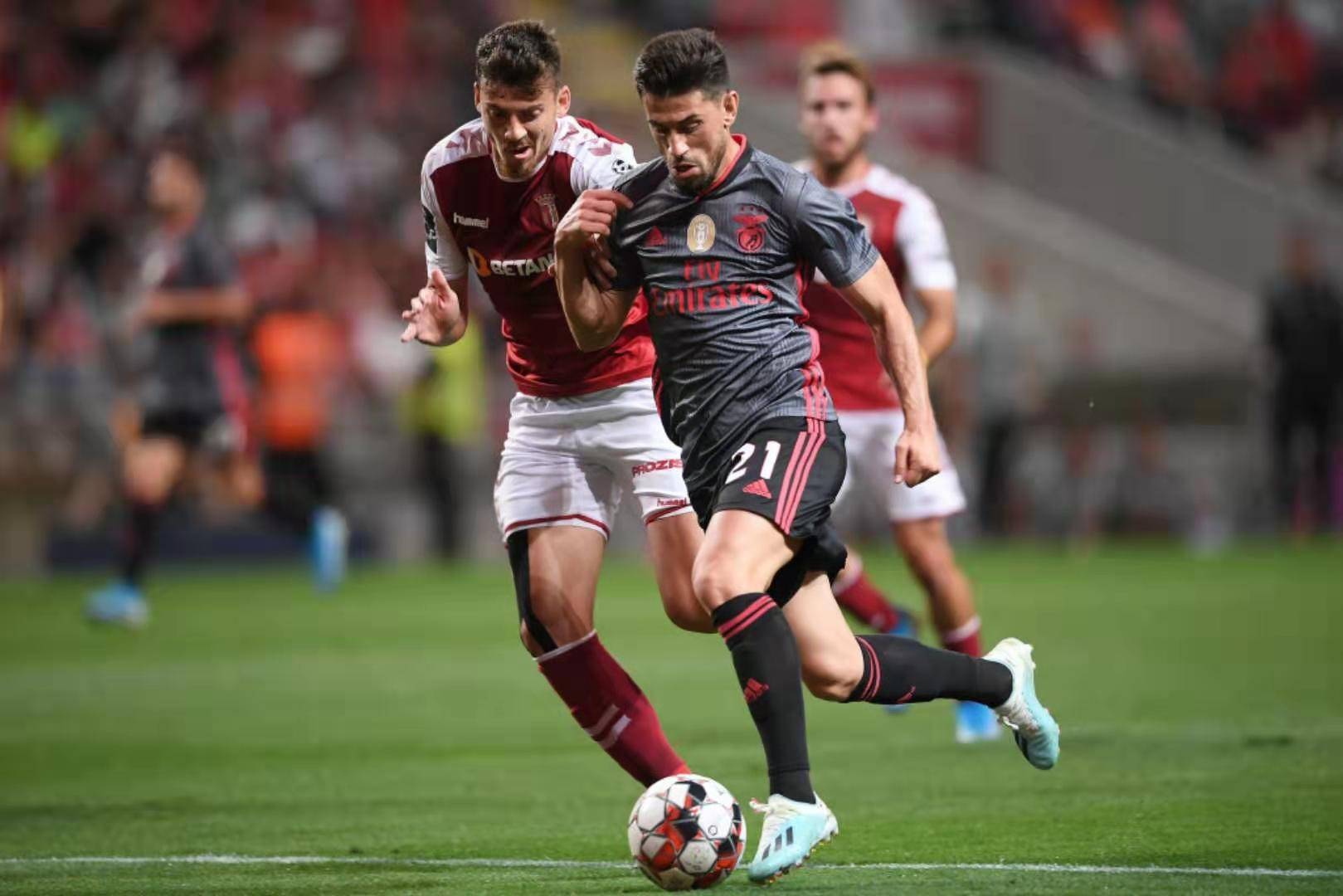 包含格拉纳达主场夺胜，实力再现巅峰的词条